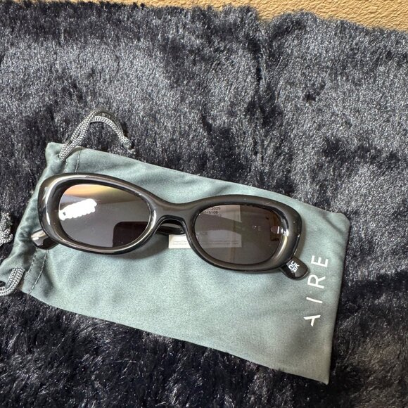 Aire  Calisto Black Oval Sunglasses With Protective Drawstring Pouch New - Picture 1 of 4